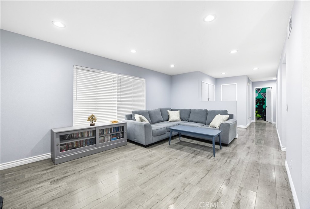 2450 Stow Street Simi Valley, CA 93063 - Photo 5 of 23