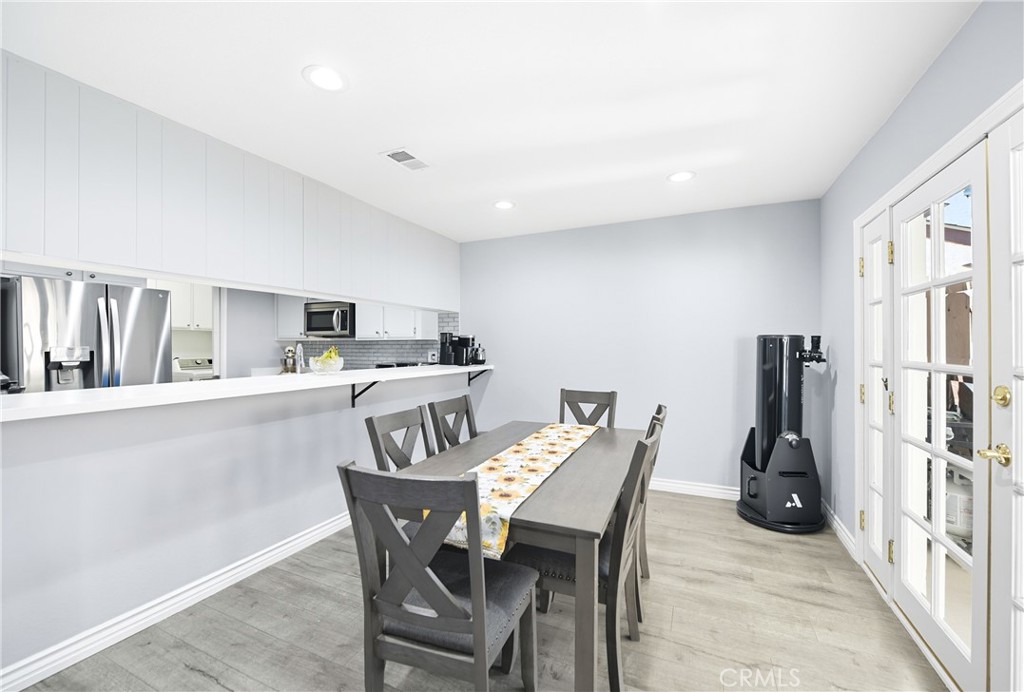 2450 Stow Street Simi Valley, CA 93063 - Photo 6 of 23