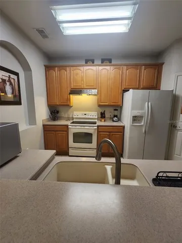 $2,100 | 4802 Cayview Avenue, Unit 102, Orlando, FL 32819