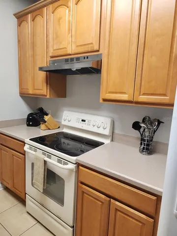 $2,100 | 4802 Cayview Avenue, Unit 102, Orlando, FL 32819