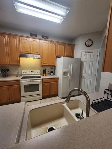 $2,100 | 4802 Cayview Avenue, Unit 102, Orlando, FL 32819