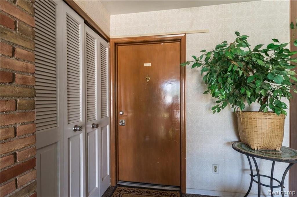 4043 West Maple Road, Unit D Bloomfield Hills, MI 48301 - Photo 4 of 24