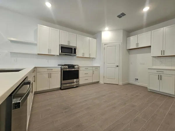 $2,600 | 8338 Bay Oaks Drive, Baytown, TX 77523