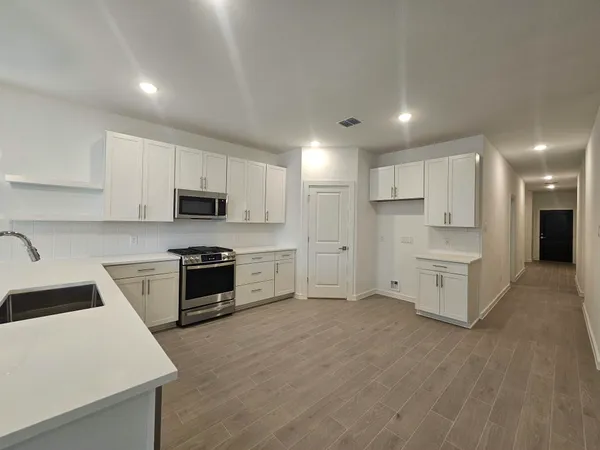 $2,600 | 8338 Bay Oaks Drive, Baytown, TX 77523