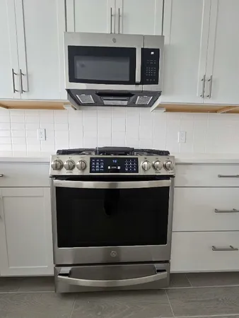 $2,600 | 8338 Bay Oaks Drive, Baytown, TX 77523