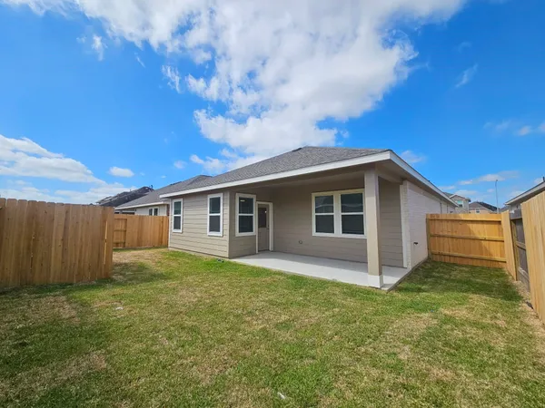 $2,600 | 8338 Bay Oaks Drive, Baytown, TX 77523