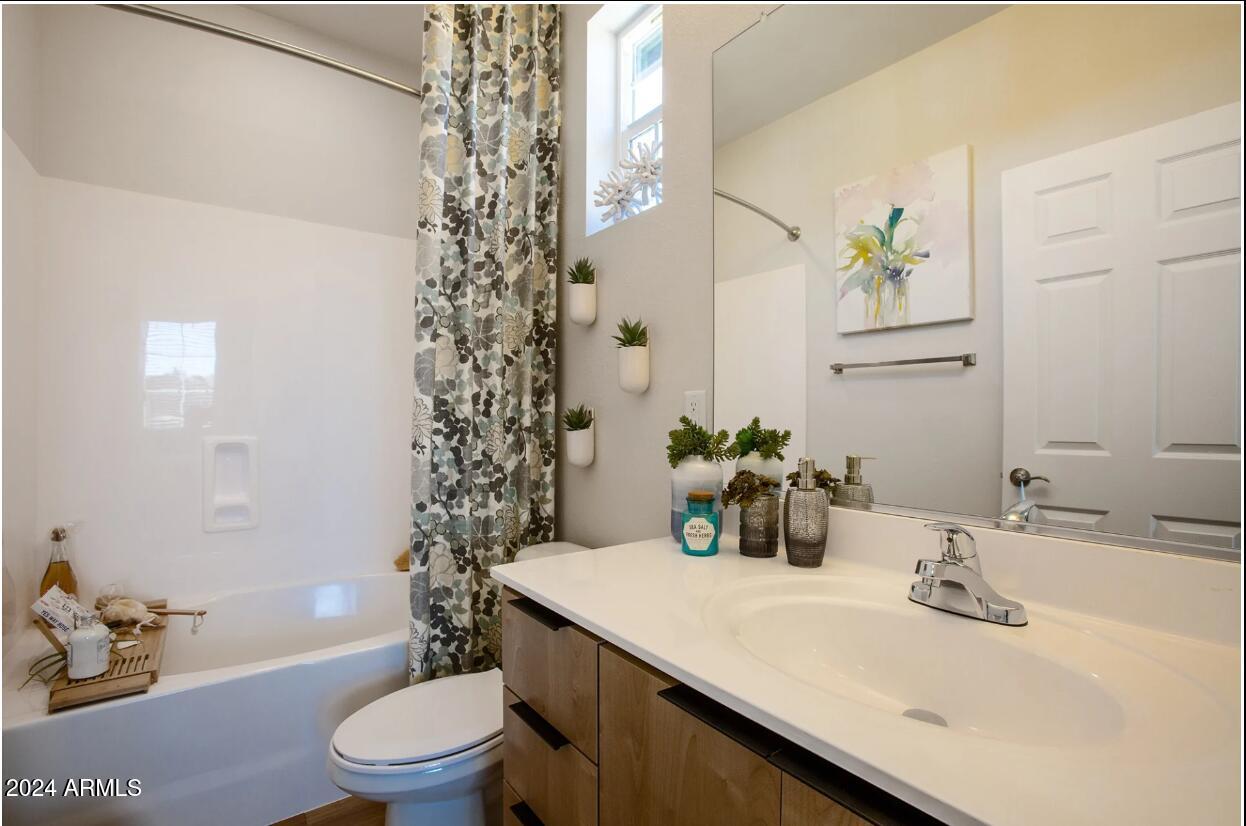 677 East Commonwealth Place, Unit 3 Chandler, AZ 85225 - Photo 11 of 19 Bathroom