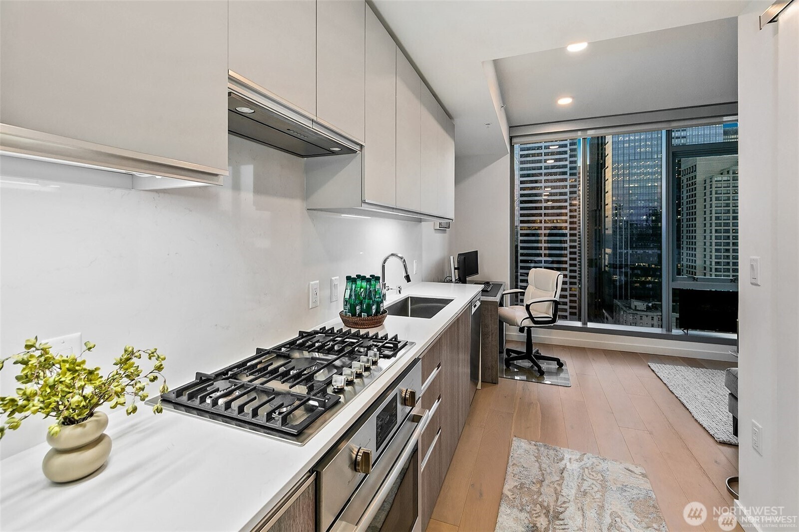 800 Columbia Street, Unit 1801 Seattle, WA 98104 - Photo 13 of 40