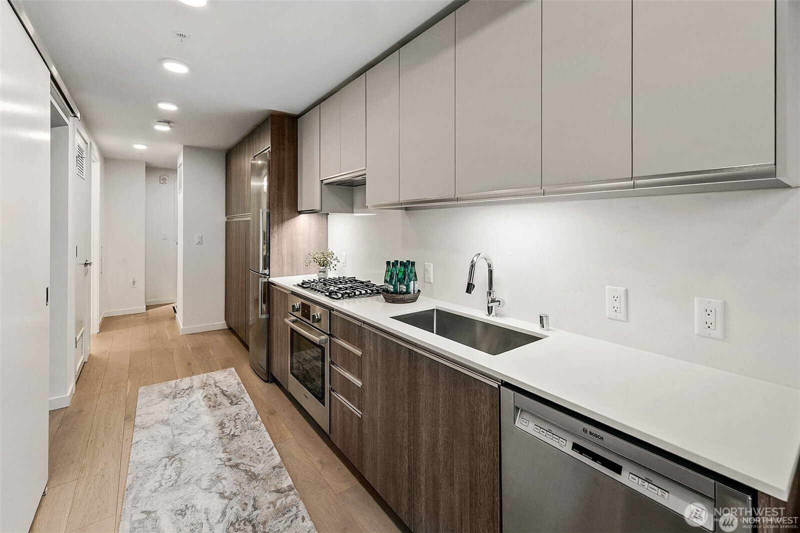 800 Columbia Street, Unit 1801 Seattle, WA 98104 - Photo 14 of 40