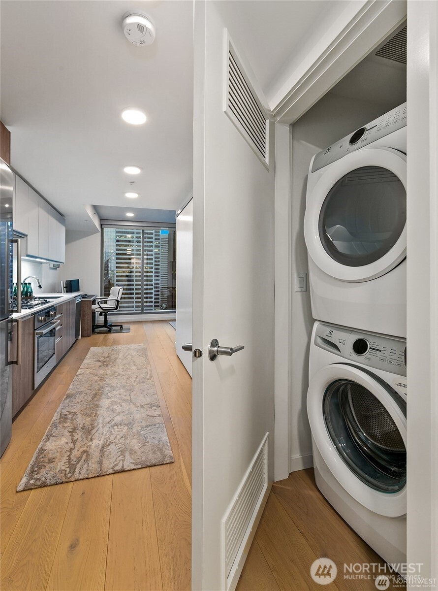 800 Columbia Street, Unit 1801 Seattle, WA 98104 - Photo 18 of 40