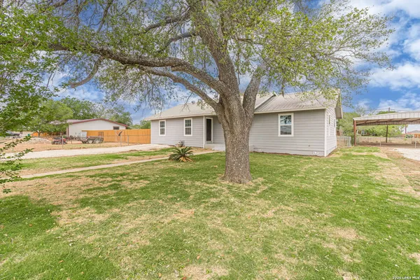 $264,900 | 1315 Olive Street, Jourdanton, TX 78026