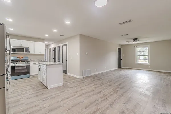 $264,900 | 1315 Olive Street, Jourdanton, TX 78026