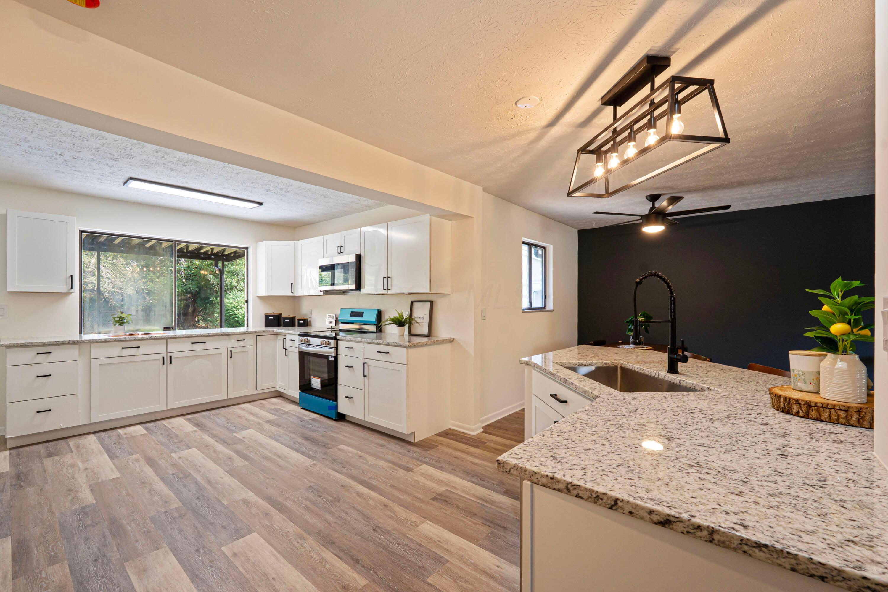 560 South Kellner Road Columbus, OH 43209 - Photo 12 of 32 Kitchen3
