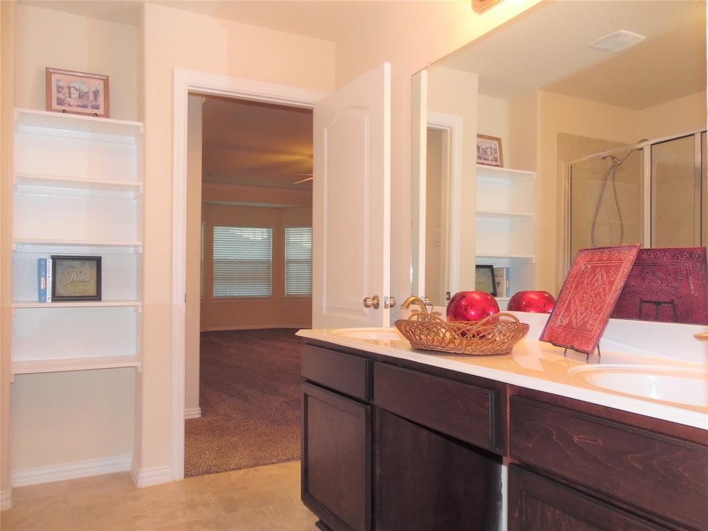 5106 Gable Lane Houston, TX 77066 - Photo 21 of 39 a bathroom with a sink and a mirror
