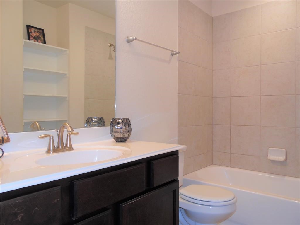 5106 Gable Lane Houston, TX 77066 - Photo 25 of 39 a bathroom with a sink a toilet and shower