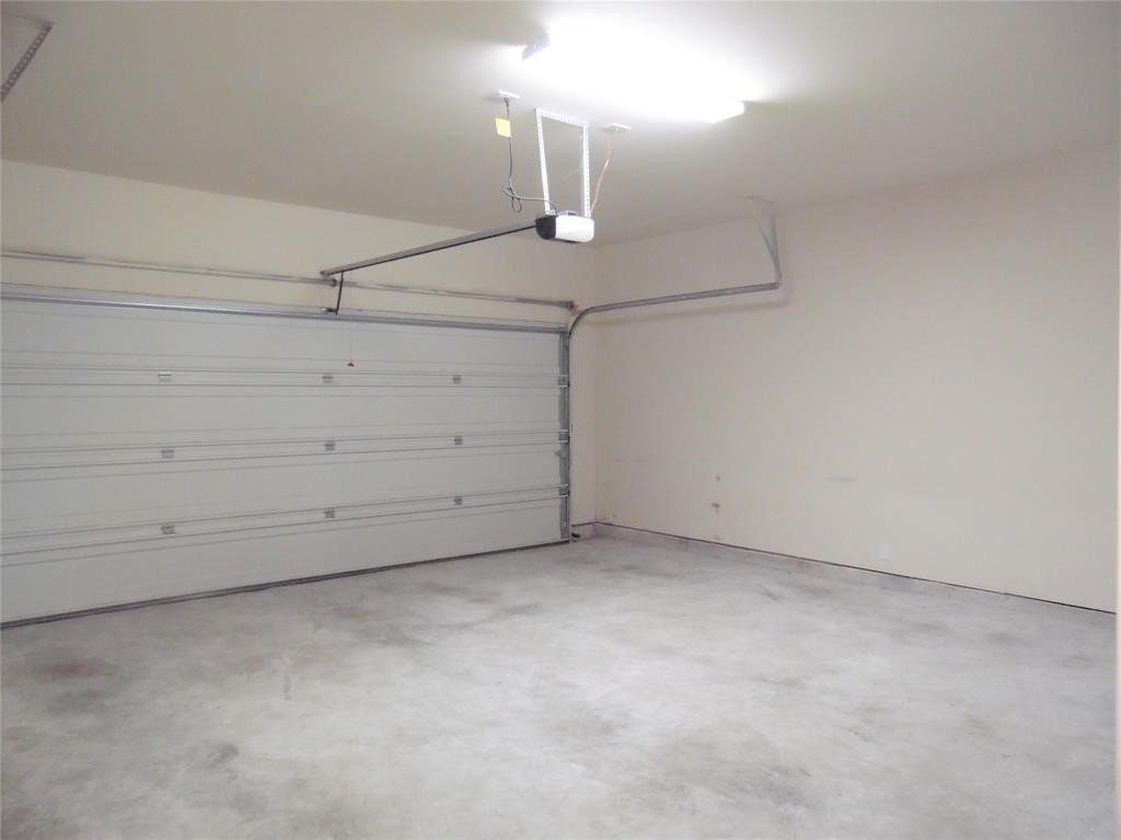 5106 Gable Lane Houston, TX 77066 - Photo 34 of 39 a view of an empty room