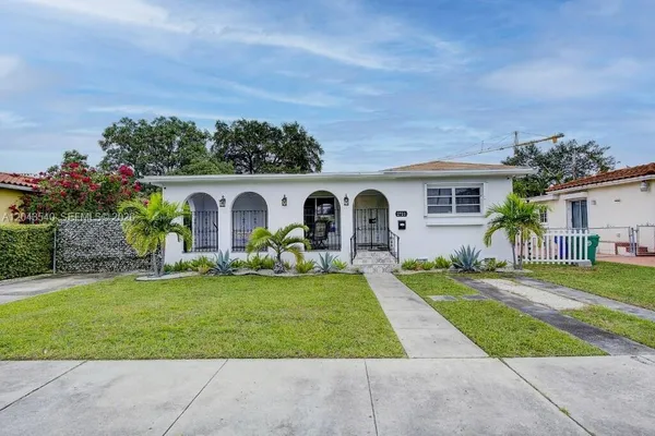 $1,800 | 2721 Southwest 30th Avenue, Miami, FL 33133