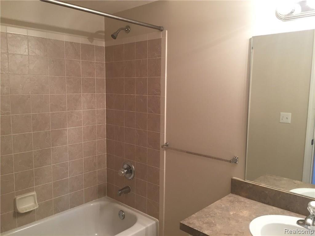 3697 Oakmonte Boulevard Rochester, MI 48306 - Photo 15 of 28