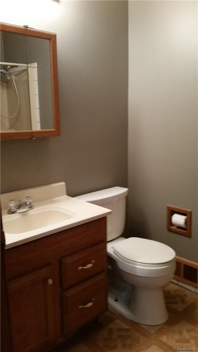 2979 Gerald Avenue Rochester, MI 48307 - Photo 15 of 44 2979 Gerald 144.jpg
