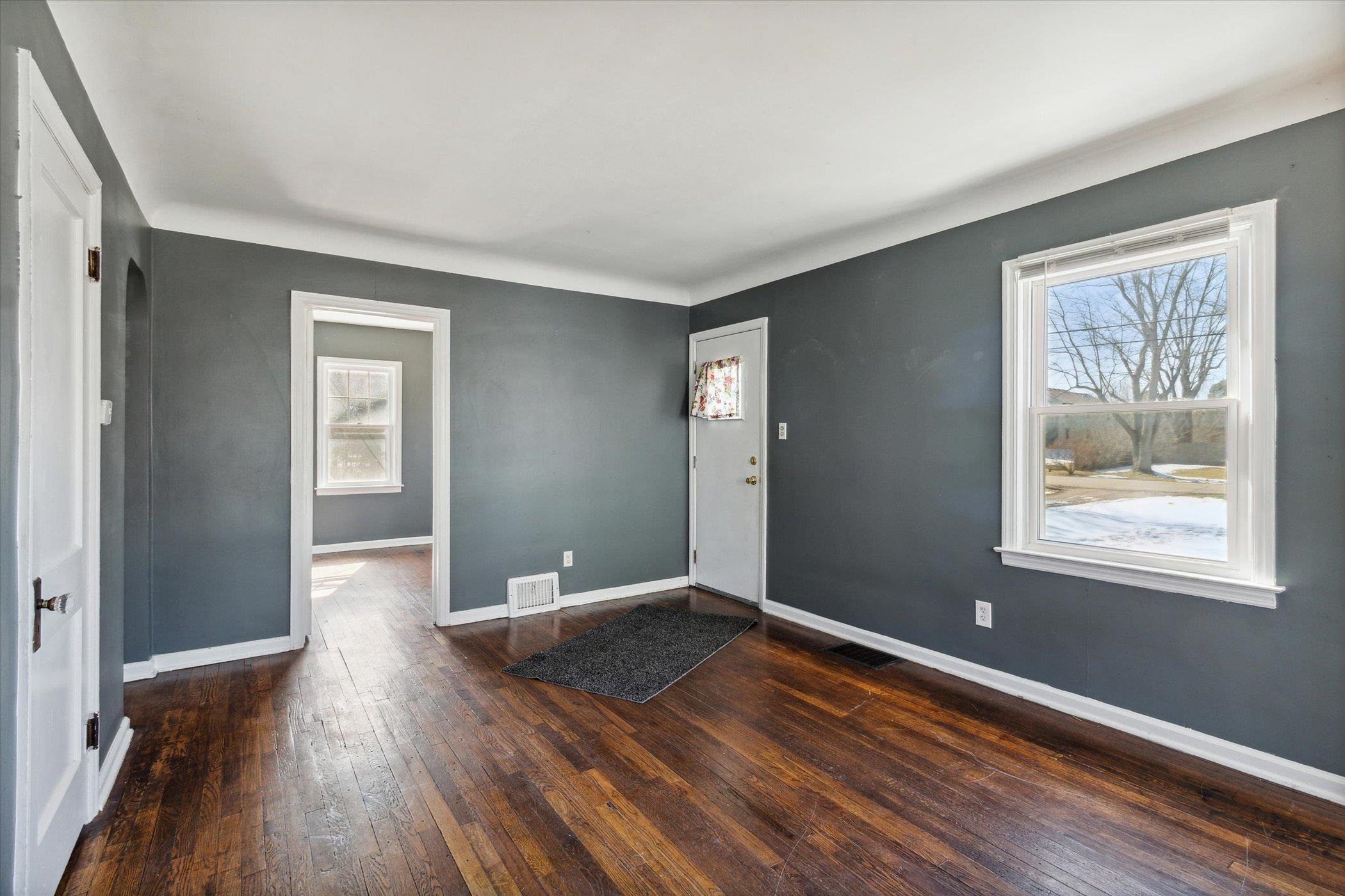 2445 Howe Road Burton, MI 48519 - Photo 8 of 42 50102880-7.JPG