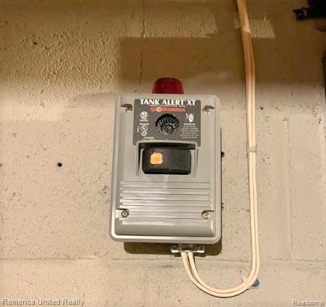 10413 Oakhill Road Holly, MI 48442 - Photo 26 of 39 TANK ALERT