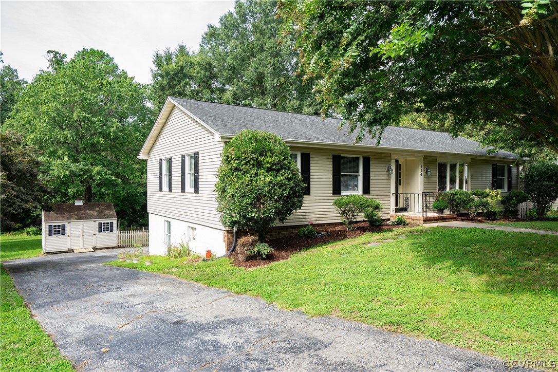 114 Tudor Road Colonial Heights, VA 23834 - Photo 2 of 42