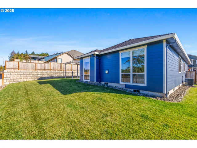 a view of a house with backyard porch and garden
