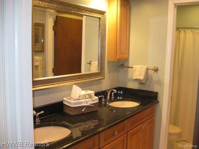 1756 Meldon Lane Rochester, MI 48309 - Photo 20 of 24 Upstairs Bath