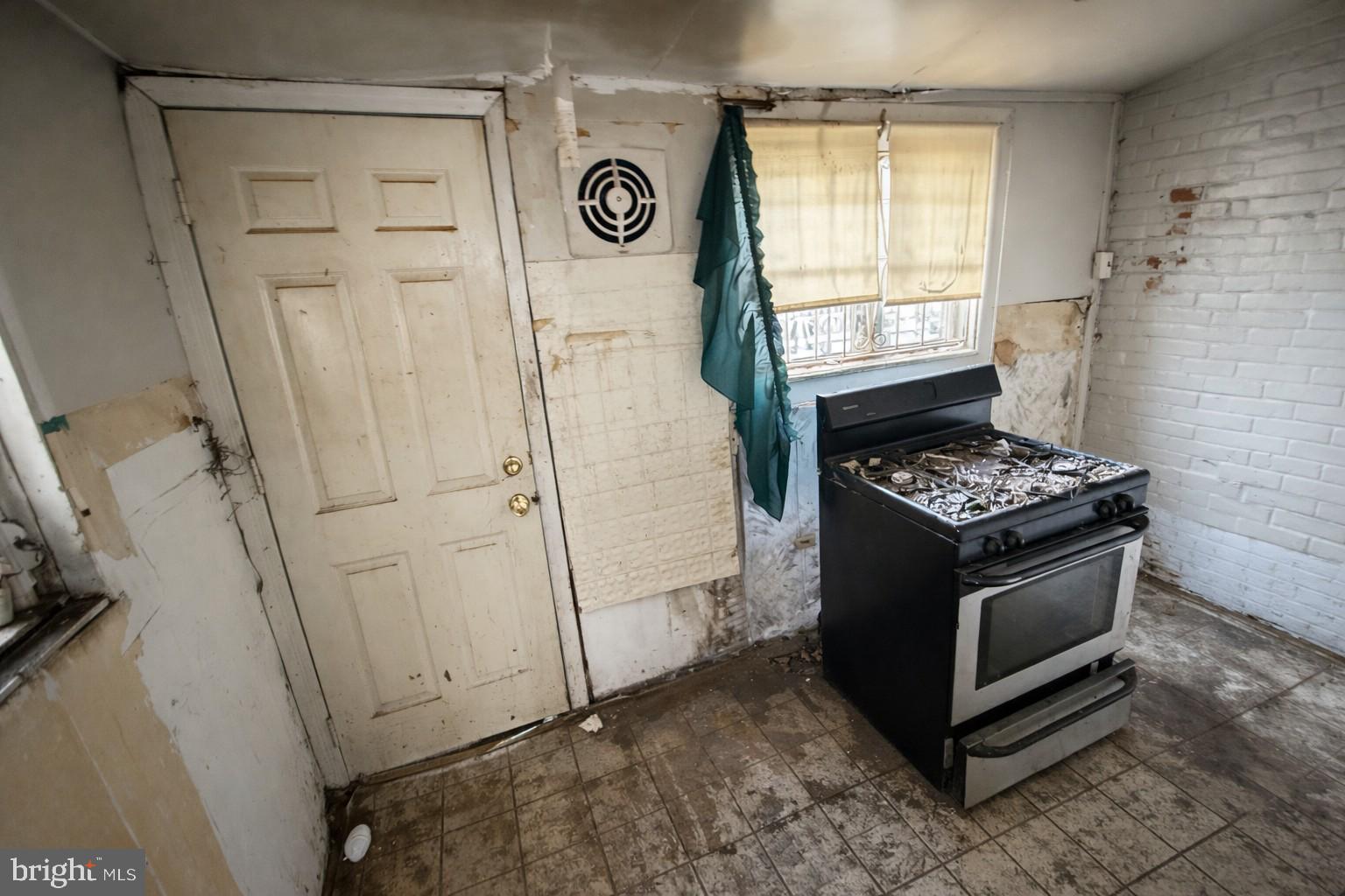 5144 Hoopes Street Philadelphia, PA 19139 - Photo 9 of 16