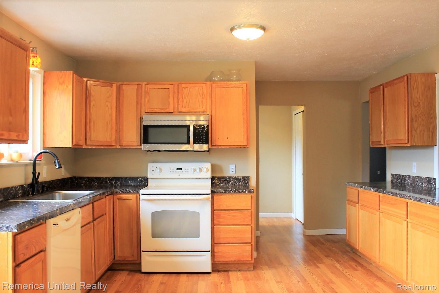 2007 Gannon Road Howell, MI 48855 - Photo 22 of 93 WebbRealtyPros_2007Gannon_Kitchen9.JPG