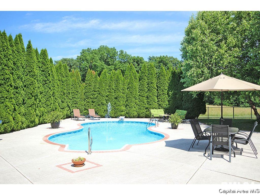 2400 Rosewell Point Springfield, IL 62711 - Photo 3 of 36
