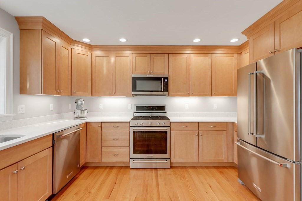 15 Barnstable Road Worcester, MA 01605 - Photo 7 of 31 Gallery Image 7