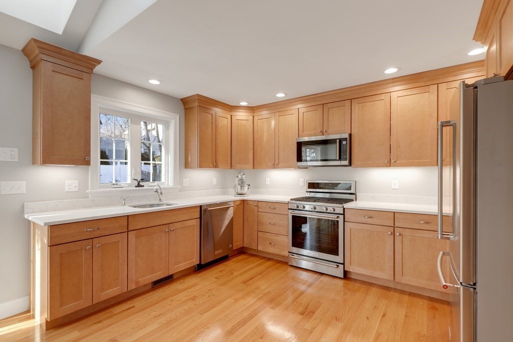 15 Barnstable Road Worcester, MA 01605 - Photo 8 of 31 Gallery Image 8