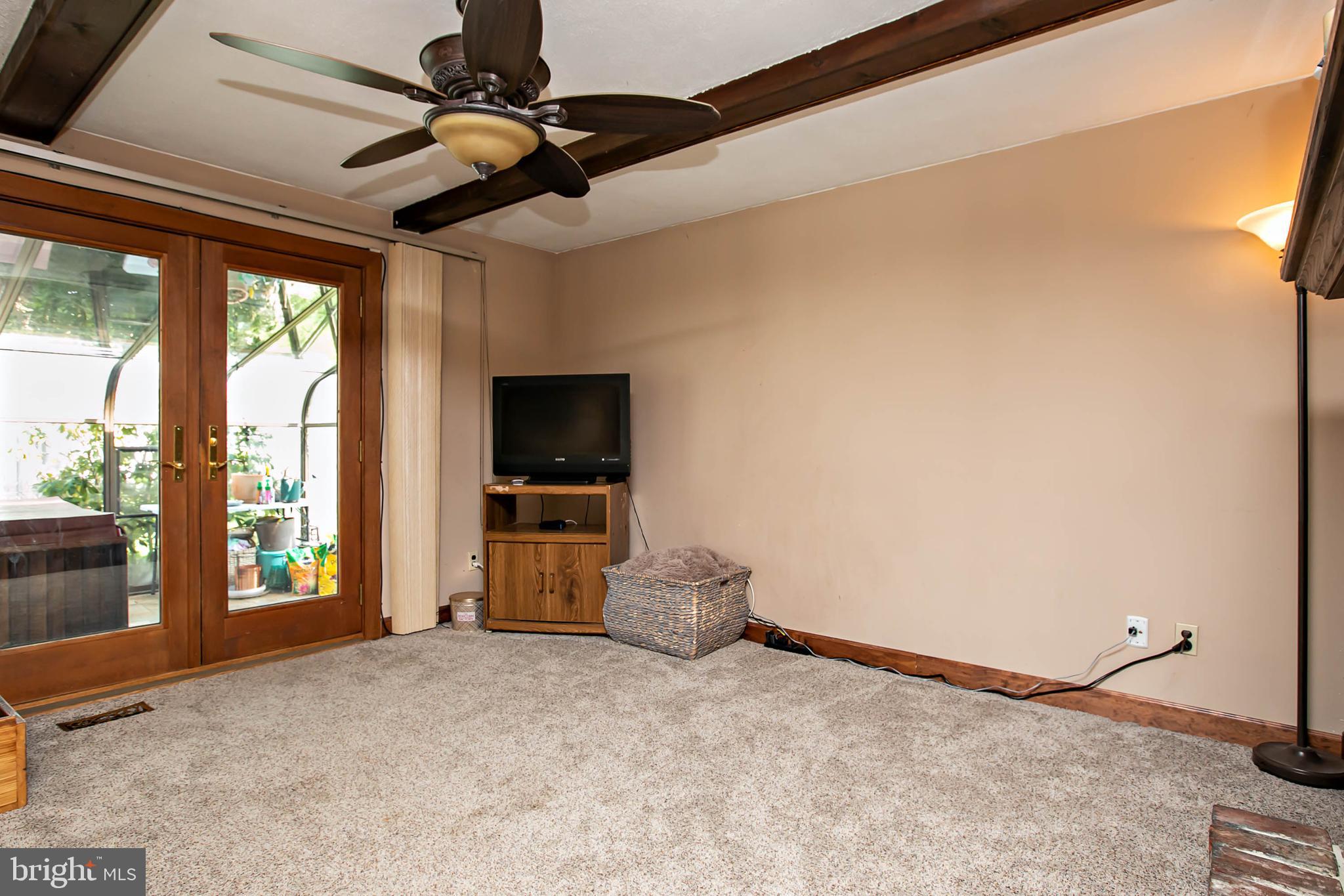1634 Pin Oak Road Williamstown, NJ 08094 - Photo 17 of 34 Family room