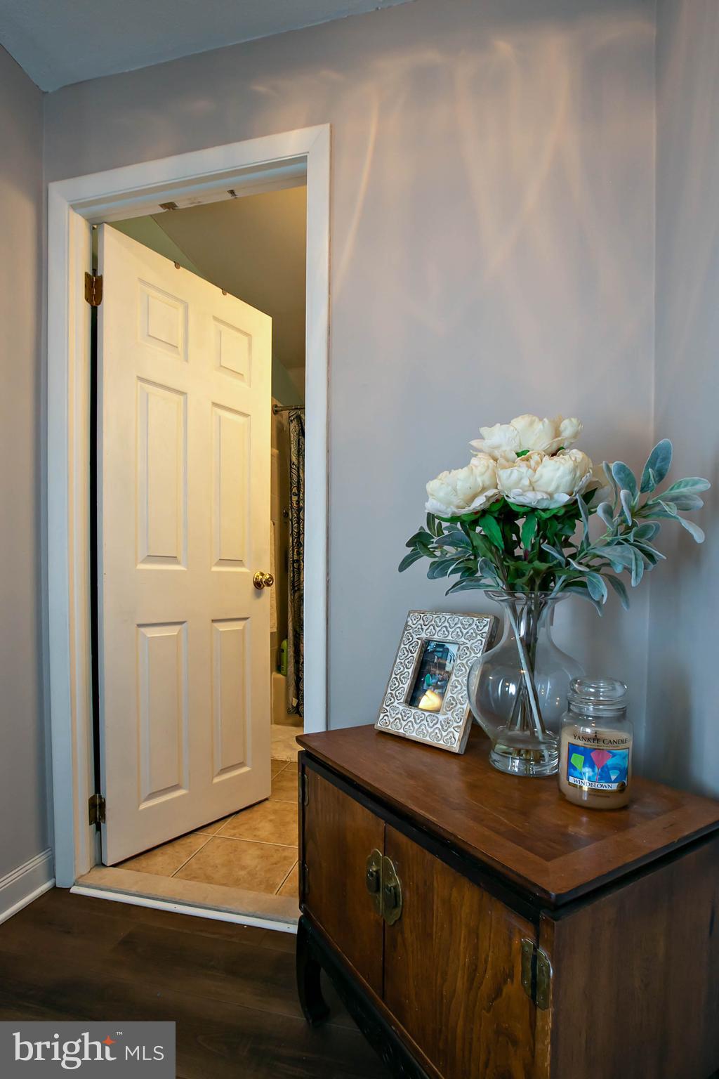 1634 Pin Oak Road Williamstown, NJ 08094 - Photo 20 of 34 Top of stairs landing