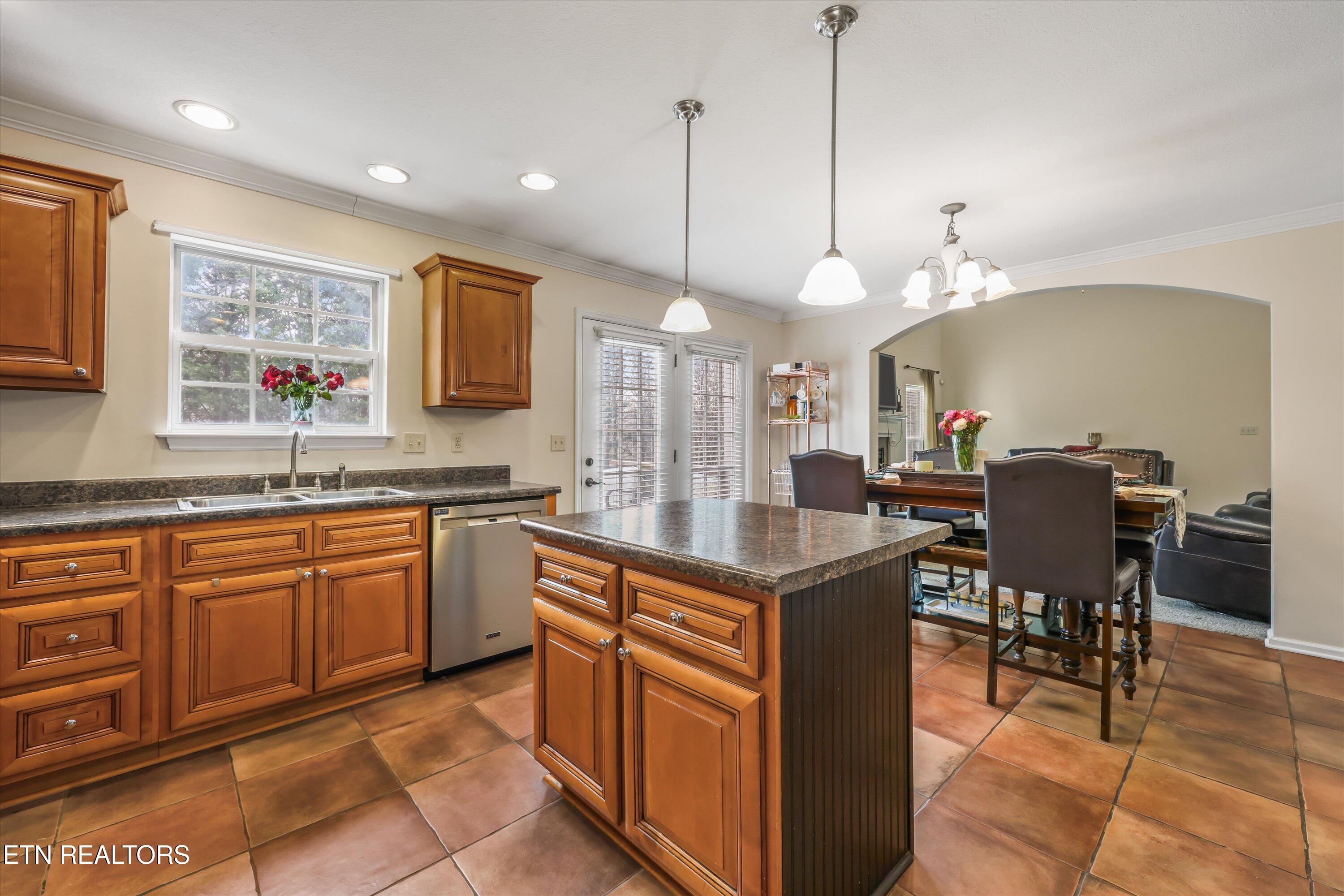 901 Heathgate Road Knoxville, TN 37922 - Photo 14 of 45 Kitchen & Dining
