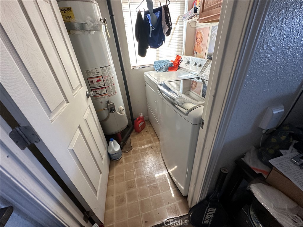1105 Orange Avenue Chowchilla, CA 93610 - Photo 13 of 41 indoor laundry room.