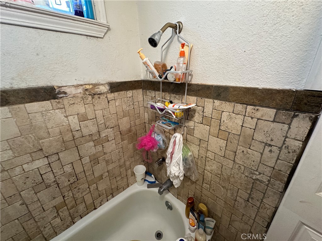 1105 Orange Avenue Chowchilla, CA 93610 - Photo 20 of 41 hall bathroom