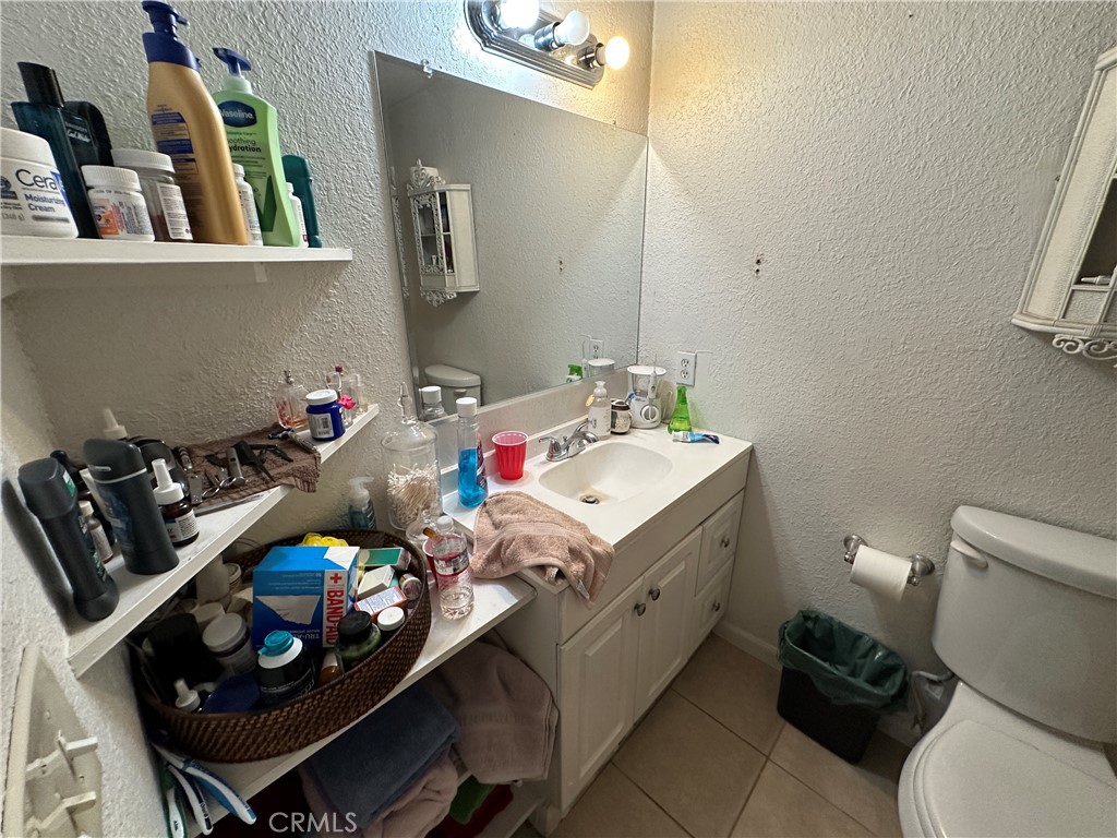 1105 Orange Avenue Chowchilla, CA 93610 - Photo 24 of 41 Master bathroom