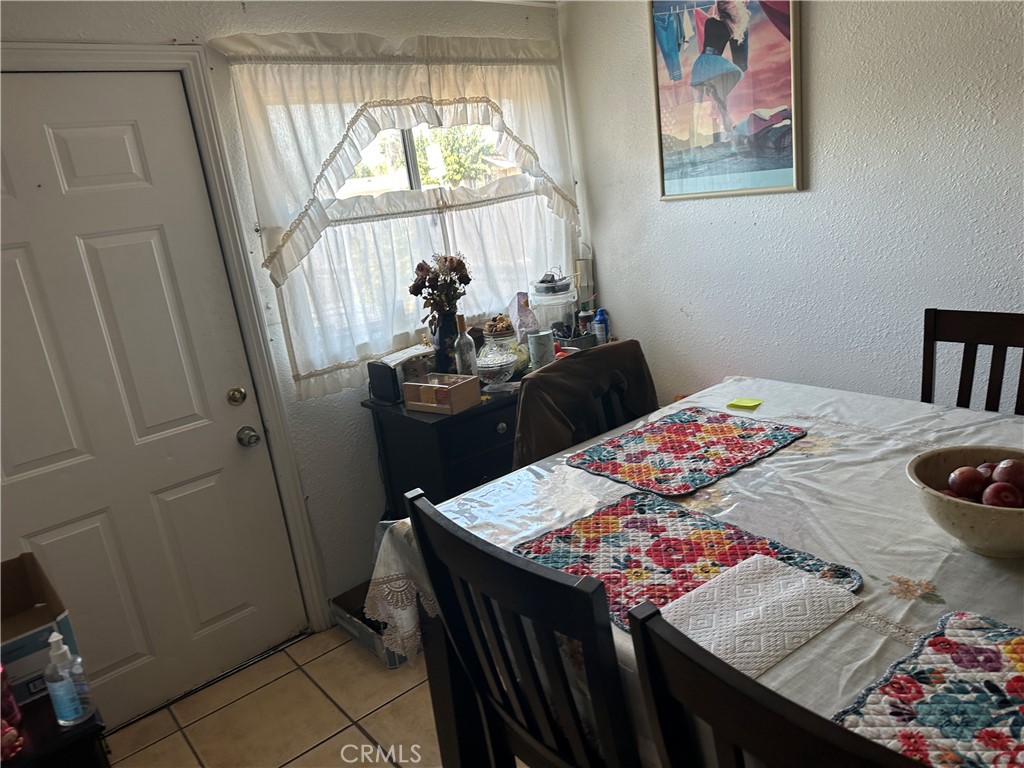 1105 Orange Avenue Chowchilla, CA 93610 - Photo 25 of 41 eating area in kitchen.