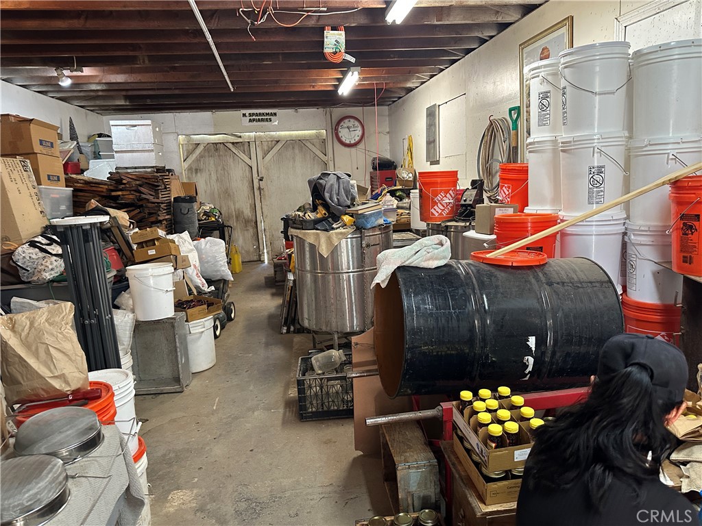 1105 Orange Avenue Chowchilla, CA 93610 - Photo 26 of 41 large building for shop or garage. Off Breezeway