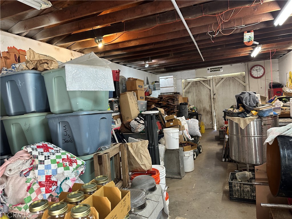 1105 Orange Avenue Chowchilla, CA 93610 - Photo 27 of 41 Nice shop/garage. off Breezeway