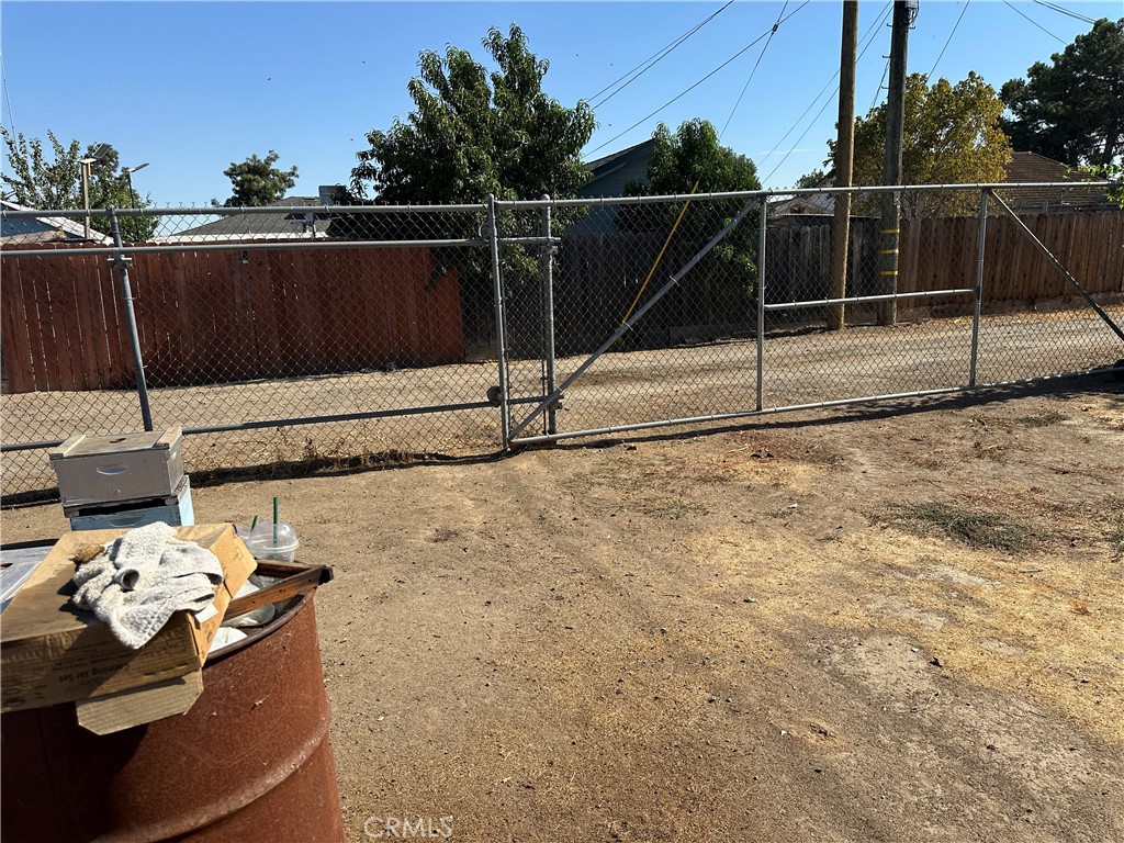 1105 Orange Avenue Chowchilla, CA 93610 - Photo 31 of 41 Nice gate/fence to alley way.