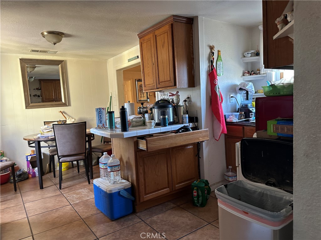 1105 Orange Avenue Chowchilla, CA 93610 - Photo 33 of 41 kitchen & eating area.