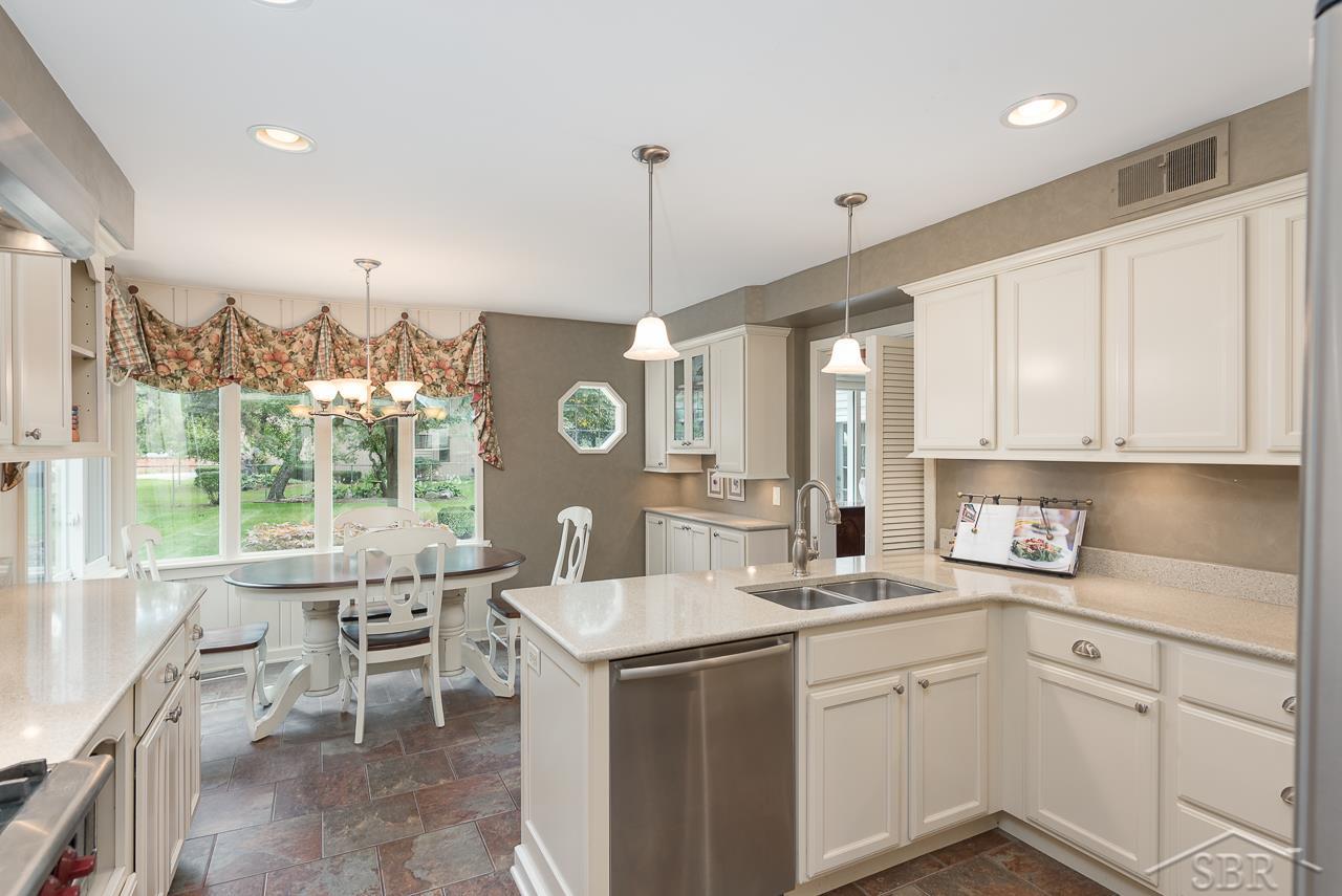16 Edgewood Road Saginaw, MI 48602 - Photo 4 of 30 31359474-3.JPG