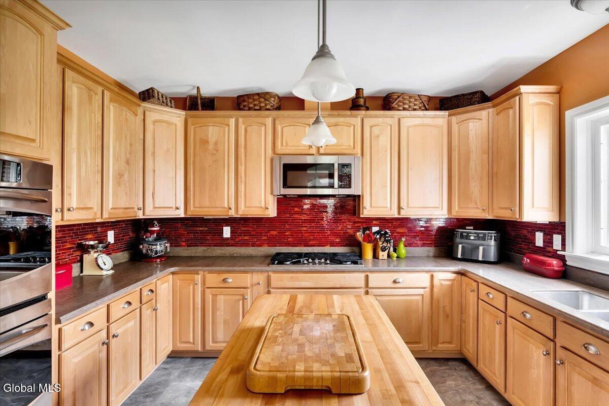 672 Lakeview Road Broadalbin, NY 12025 - Photo 12 of 87 27-672 Lakeview Rd-24