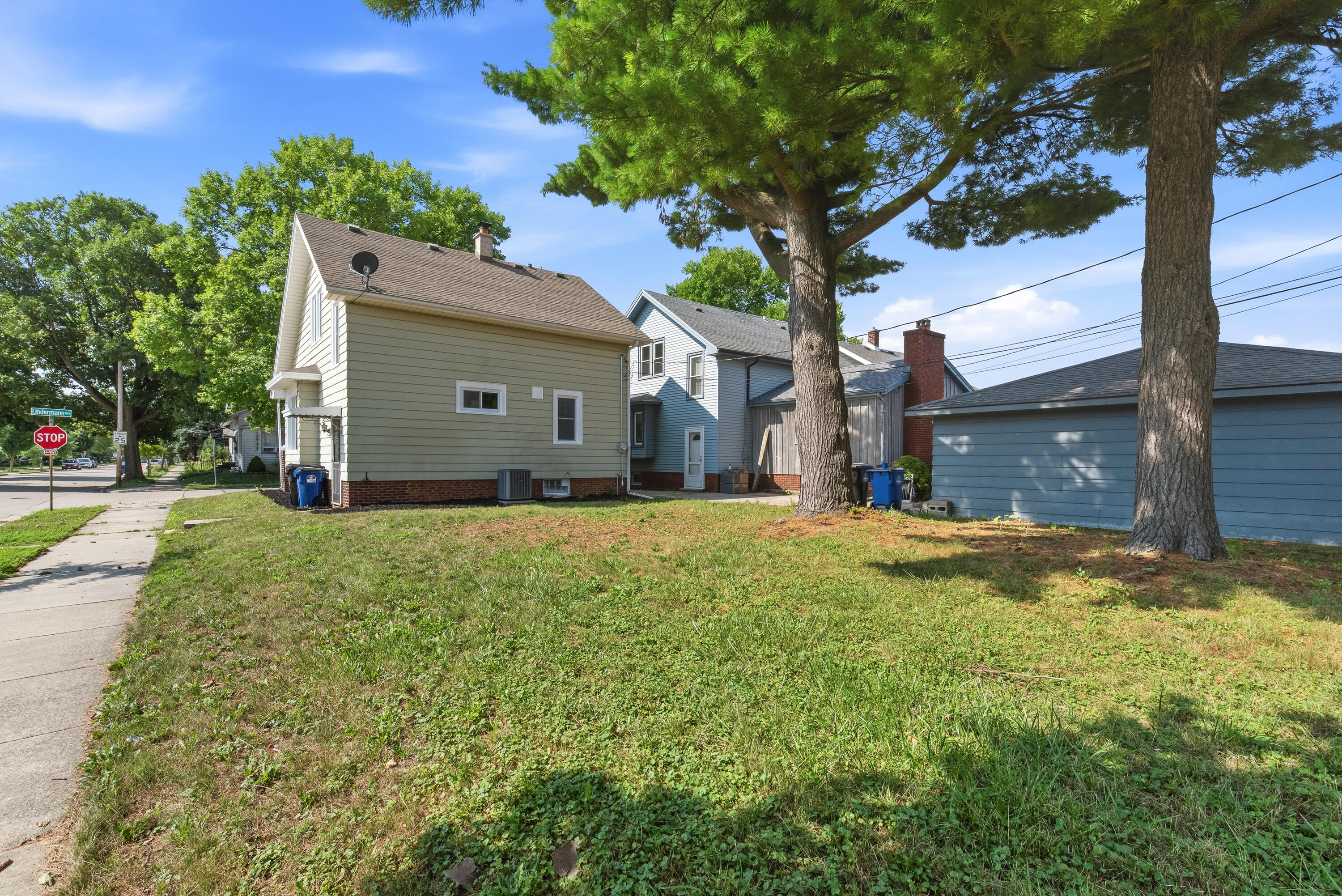 3600 Lindermann Avenue Racine, WI 53405 - Photo 20 of 24 Backyard
