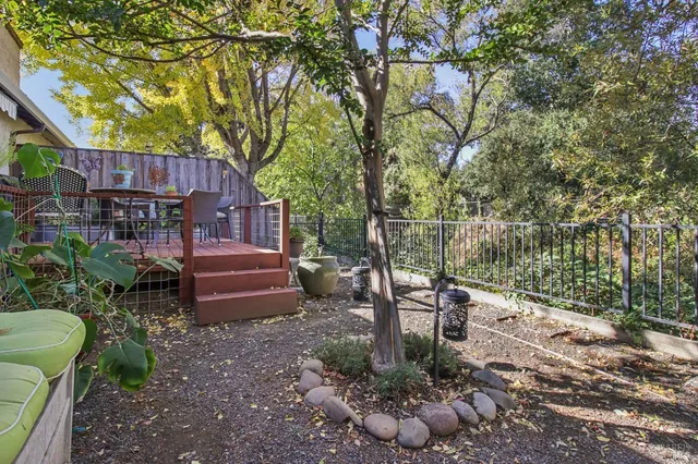 $744,500 | 1240 Peppertree Circle, St. Helena, CA 94574