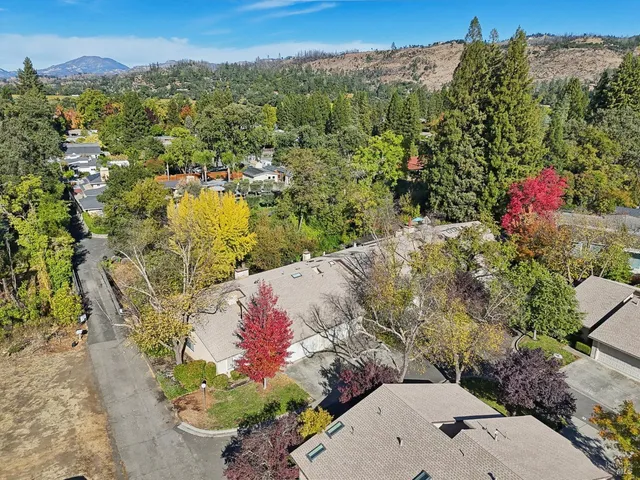 $744,500 | 1240 Peppertree Circle, St. Helena, CA 94574