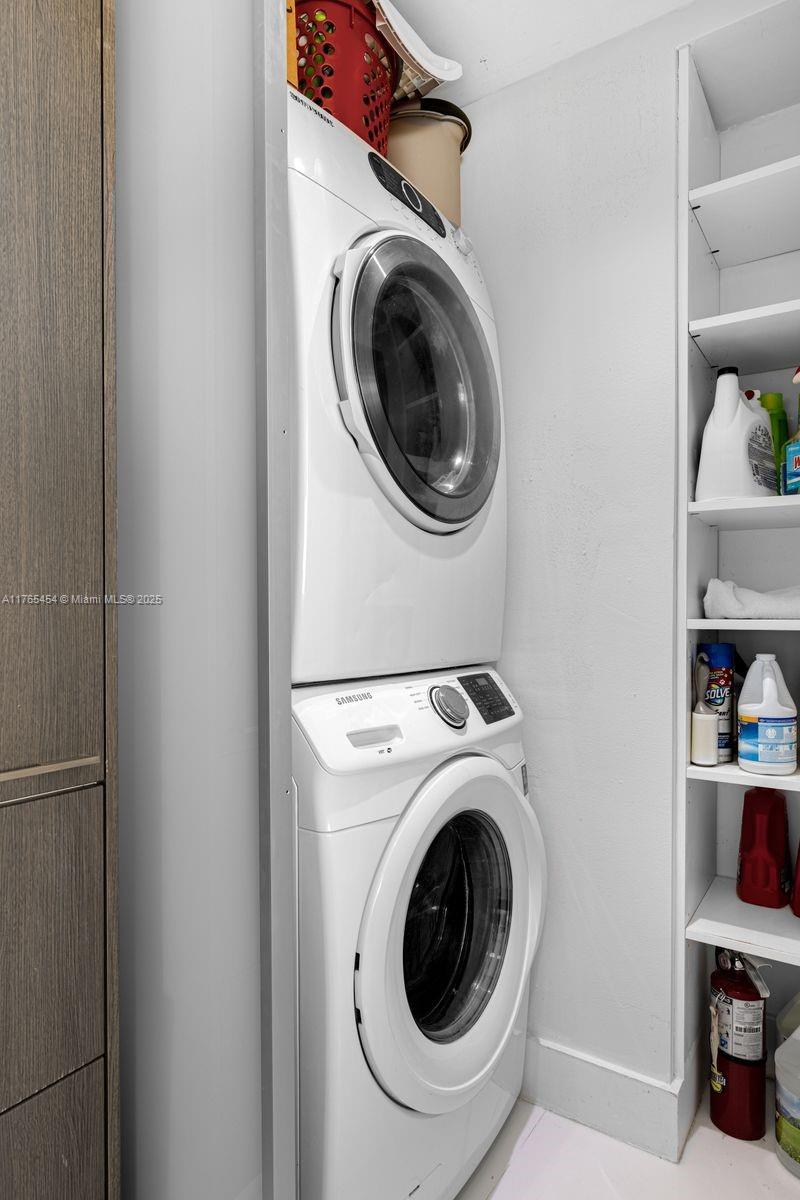 1925 Brickell Avenue, Unit DPH7 Miami, FL 33129 - Photo 42 of 45 a utility room with dryer and washer